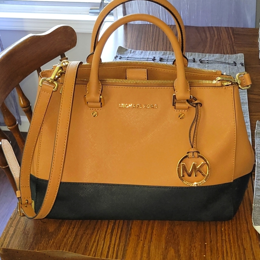 Michael kors crossbody